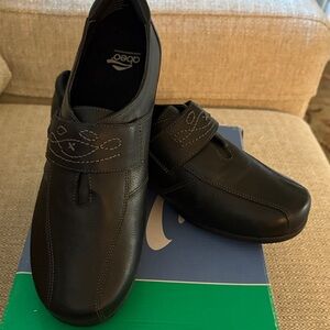 Abeo NEW Black Leather ProSystem Loafers, size 10